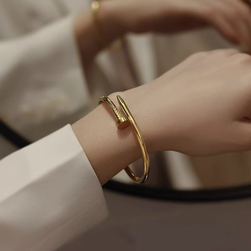 TOPGRILLZ High-end open-top couple women's versatile and niche nail bracelet with rhinestones all over the sky Item Picture