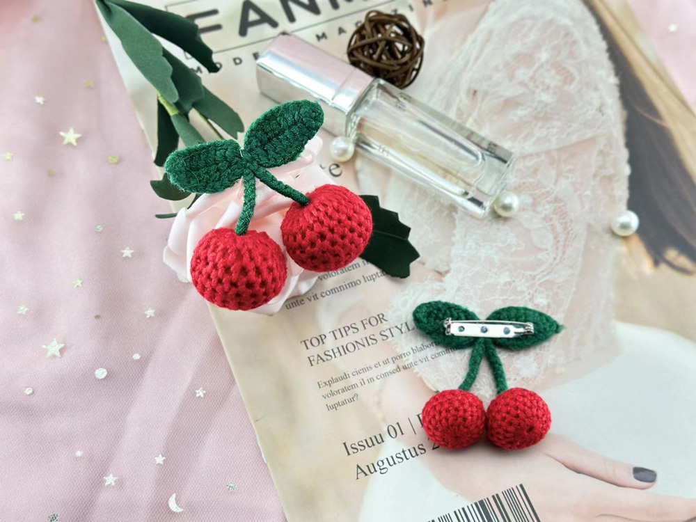 针织红色小樱桃胸针别针水果胸花毛线可爱包包衣服配饰挂件装饰品详情5