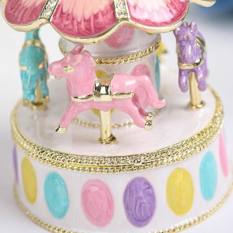 新款儿童节礼物珐琅彩彩色旋转木马装饰盒创意家居桌面装饰小摆件白底实物图