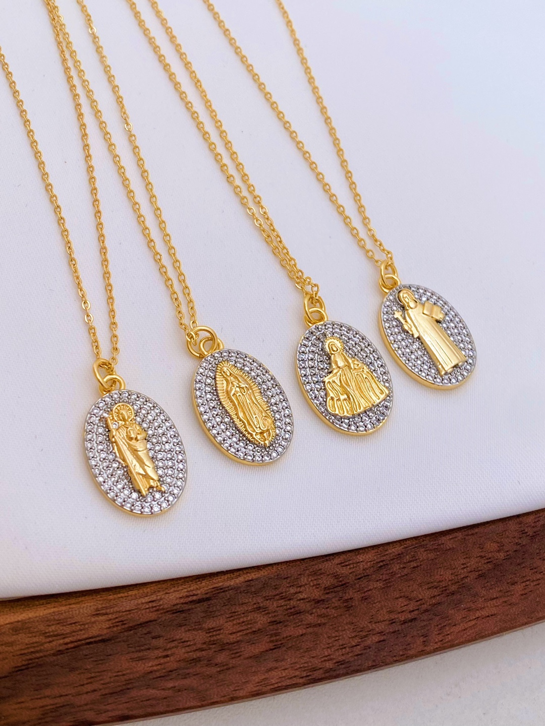 European and American fashion high-end oval brand Virgin Mary inlaid zircon two-color pendant collarbone necklace accessory pic 2