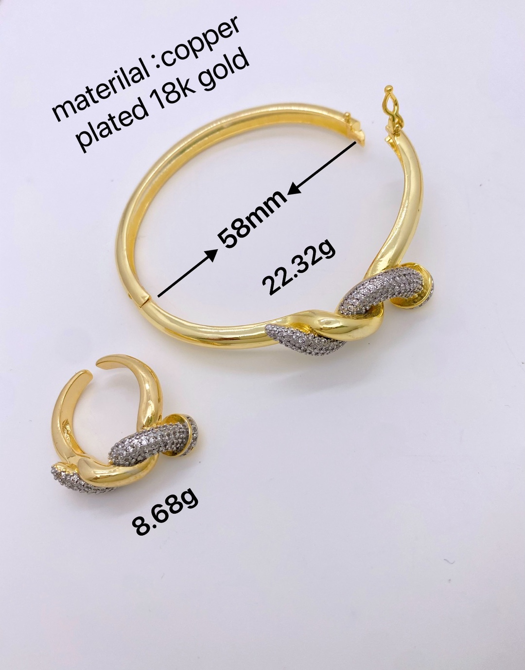 This is a popular European and American snap-on nail bracelet with exquisite copper micro-inlaid zircon jewelry and a high-end design. It is an open bracelet and jewelry accessory pic 3