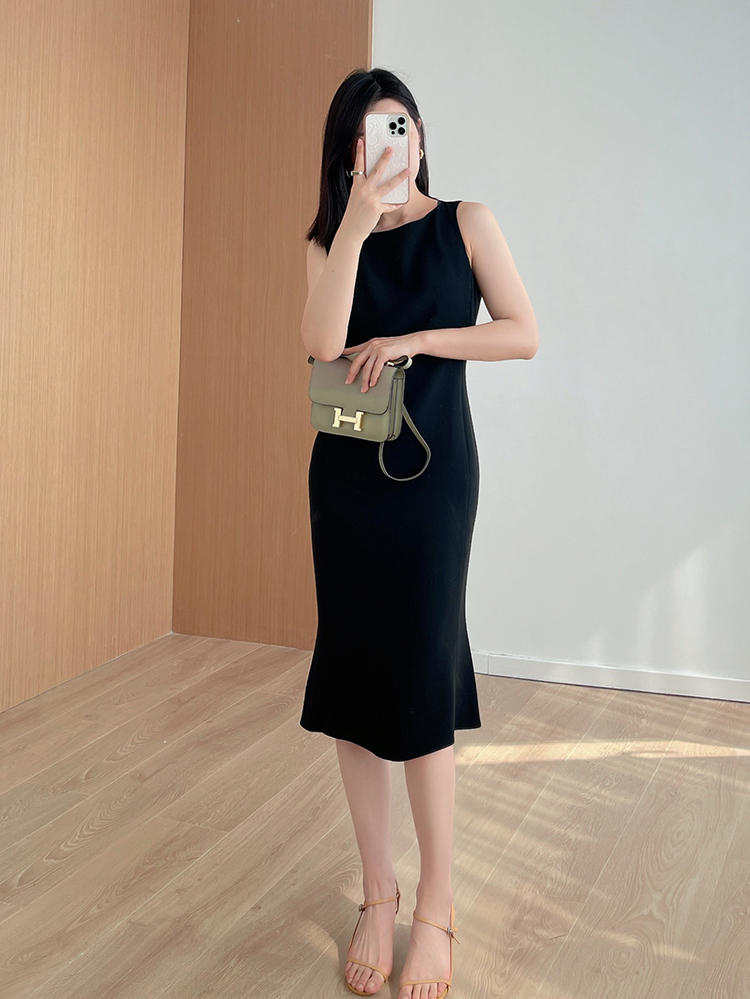 The*y acetate dress for spring and summer is a new style, fashionable and high-end sleeveless fishtail dress pic 56