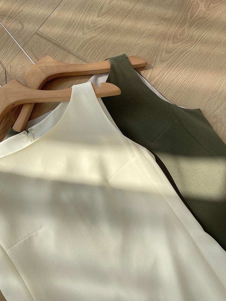 The*y acetate dress for spring and summer is a new style, fashionable and high-end sleeveless fishtail dress pic 23