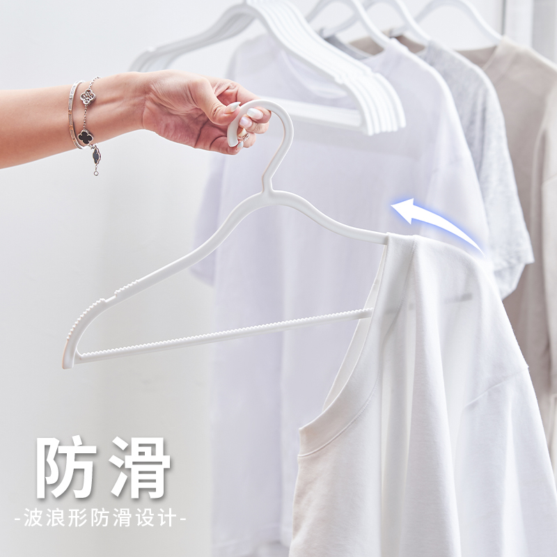 现代简约衣架家用挂衣无痕防肩角衣撑晾衣服防滑学生宿舍用晒衣撑