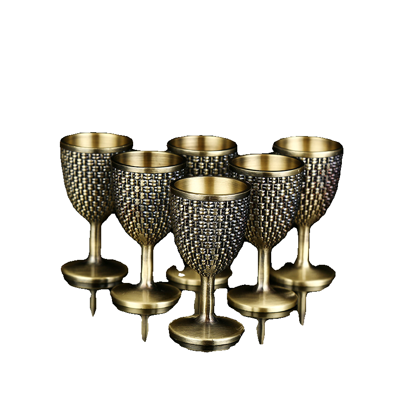 فالكؤوس المصنوعة من السبائك الاوروپية تحتوي على كؤوس مبتكر او قدمين مستقدمين Item Picture