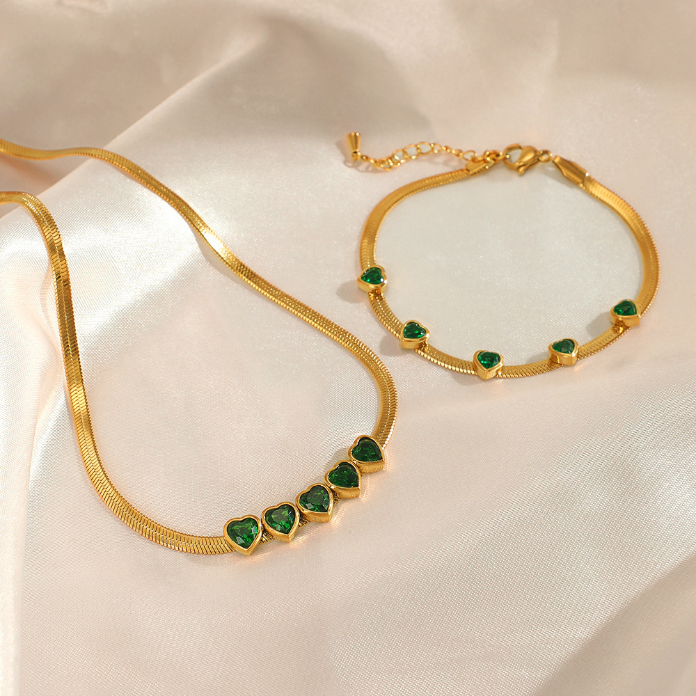 French antique emerald heart-shaped necklace set, a unique and fashionable European and American style with five heart-shaped snake bone chains