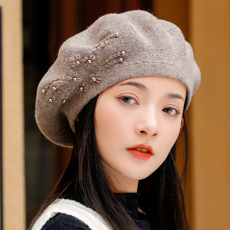 The best-selling women's autumn and winter knitted woolen hat is fashionable and stylish. The new winter warm women's beret details Picture