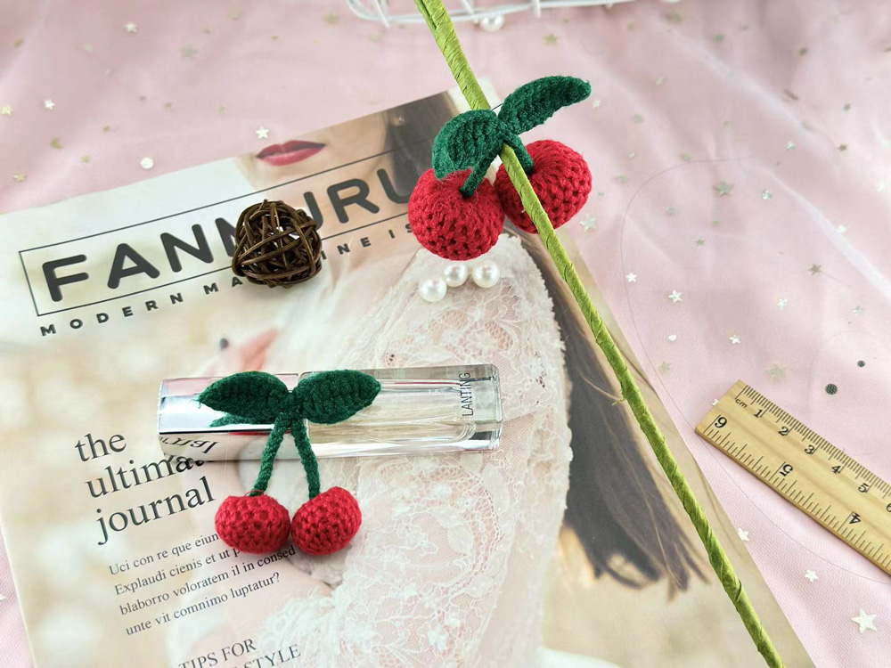 针织红色小樱桃胸针别针水果胸花毛线可爱包包衣服配饰挂件装饰品详情7