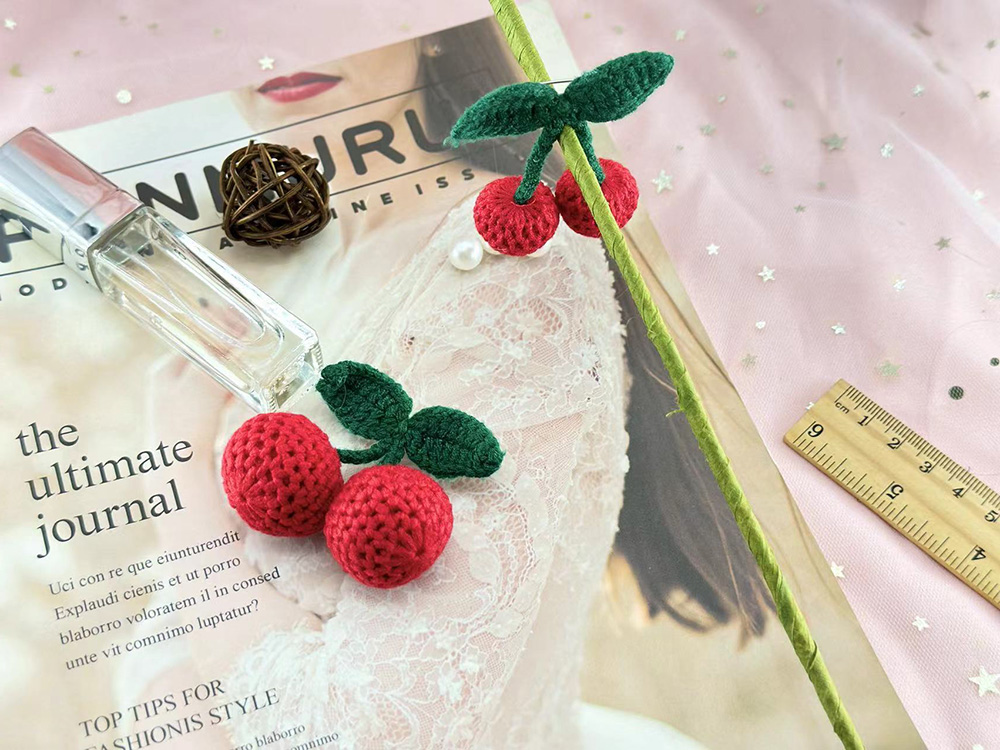 针织红色小樱桃胸针别针水果胸花毛线可爱包包衣服配饰挂件装饰品详情12