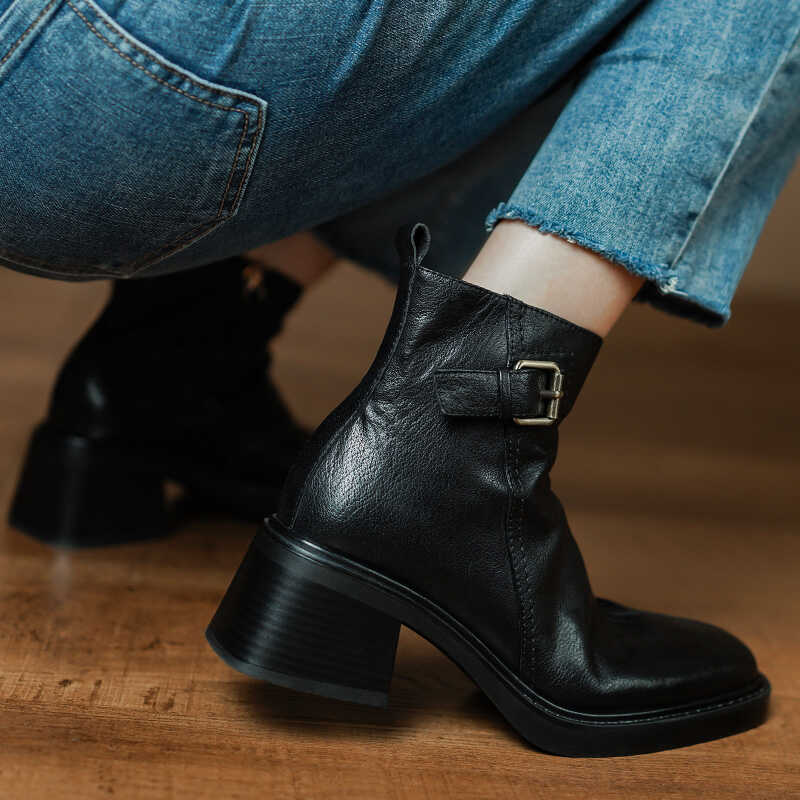 女式皮靴实物图