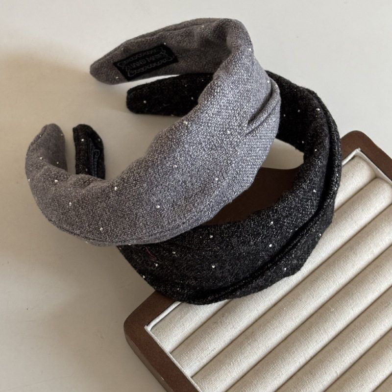 A new high-top hair accessory featuring a wide foldable headband with rhinestones and a delicate hairband from the US details Picture