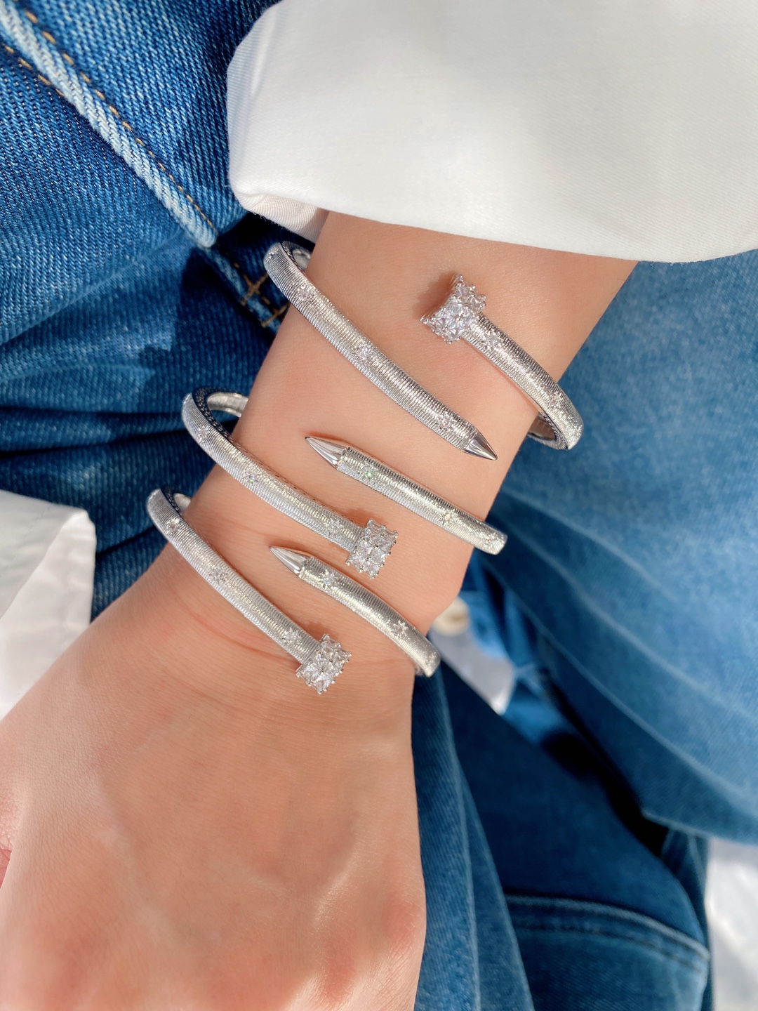 Court style retro brushed bracelet ring, niche light luxury high-end bracelet, gold 瓖 diamond buckle bracelet manufacturer pic 2