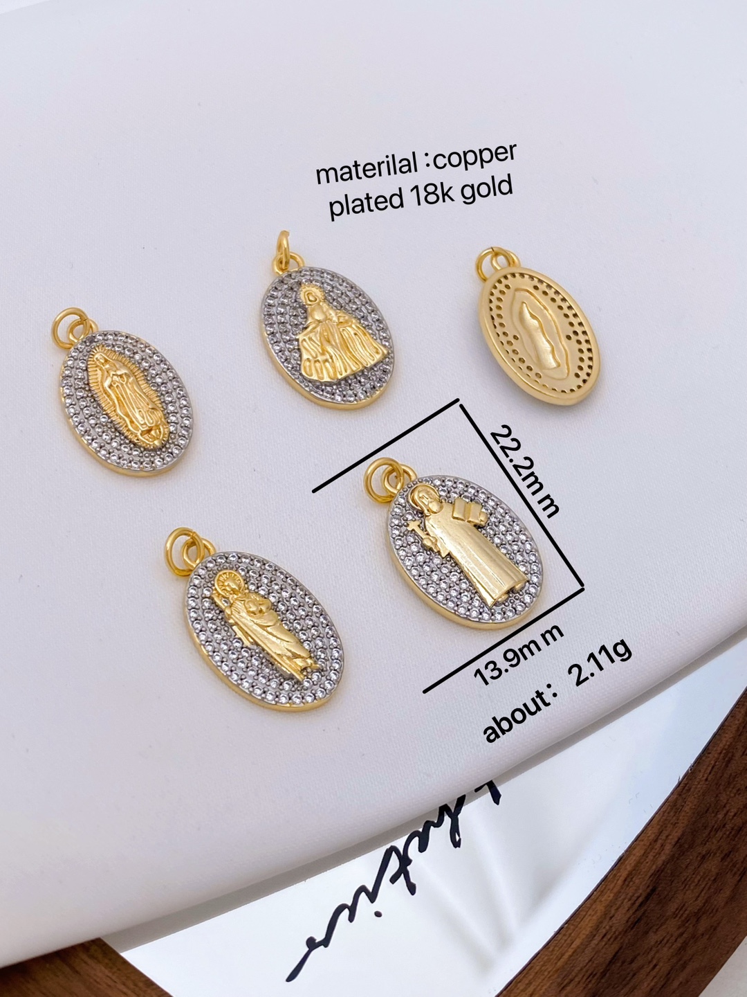 European and American fashion high-end oval brand Virgin Mary inlaid zircon two-color pendant collarbone necklace accessory pic 4