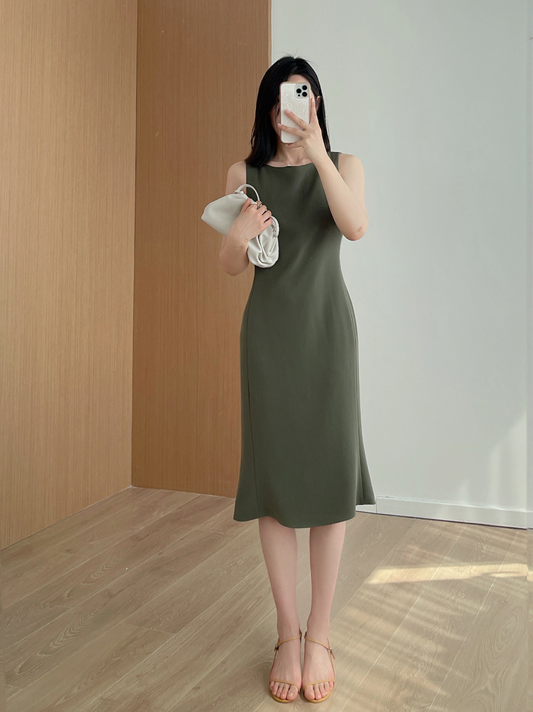 The*y acetate dress for spring and summer is a new style, fashionable and high-end sleeveless fishtail dress pic 21