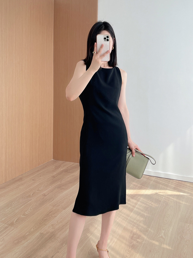 The*y acetate dress for spring and summer is a new style, fashionable and high-end sleeveless fishtail dress pic 9