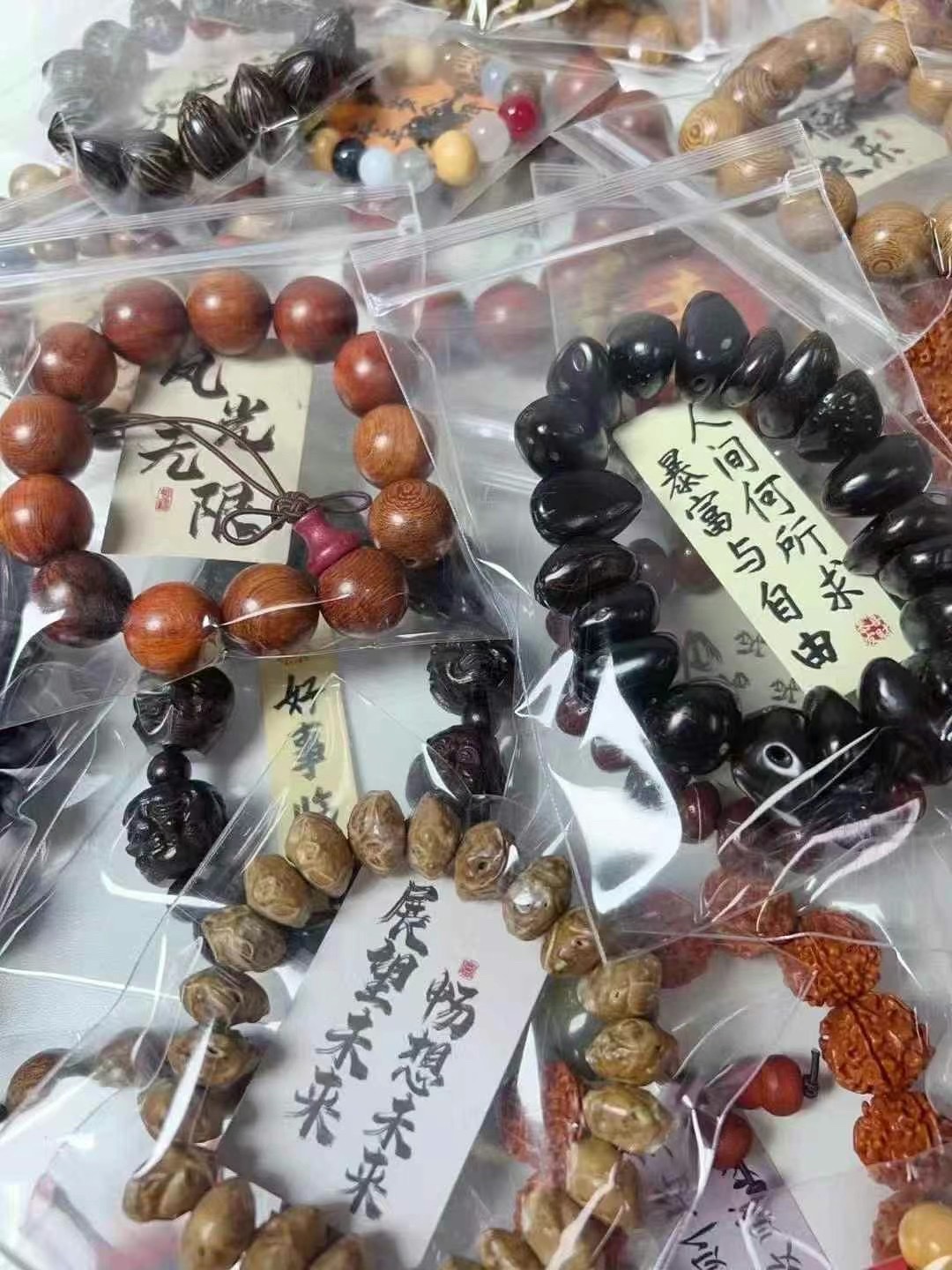 天然木质佛珠手链 108颗佛珠 男女通用 佩戴舒适 佛教法器 心静自然凉白底实物图