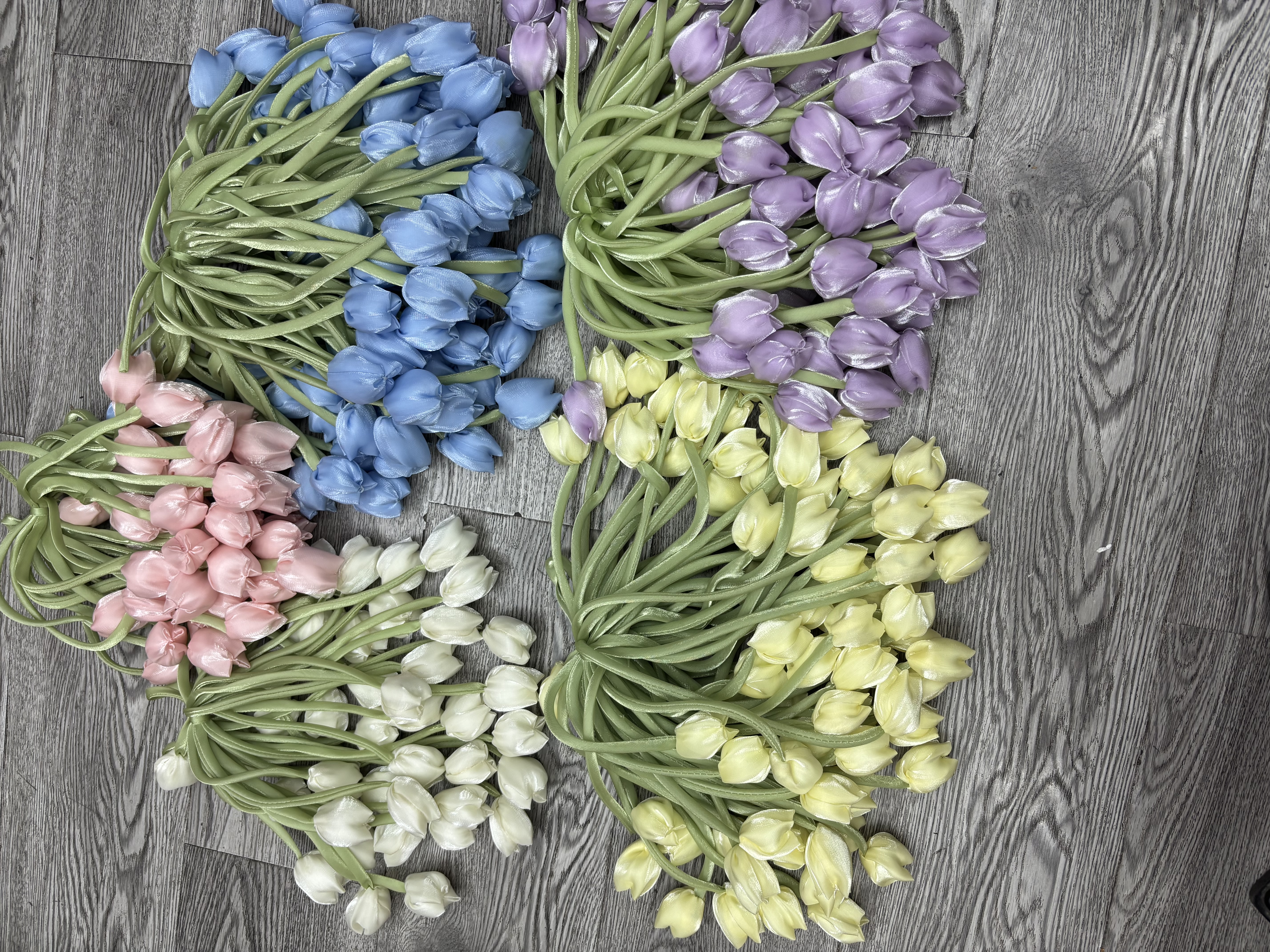 郁金香元素设计 头饰衣服帽子等多用途装饰品 独特花卉图案 时尚潮流配饰