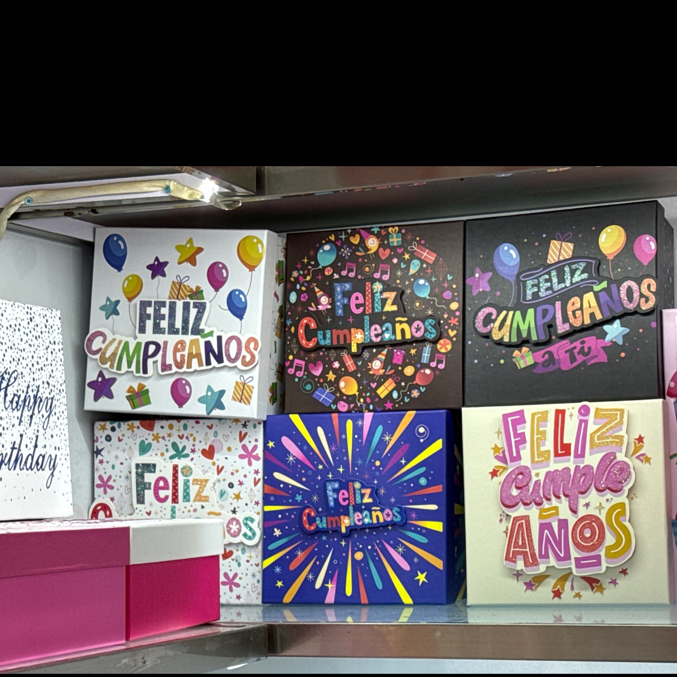 精美生日礼物包装盒 创意独特设计 环保纸质材料 适合各种小礼品包装