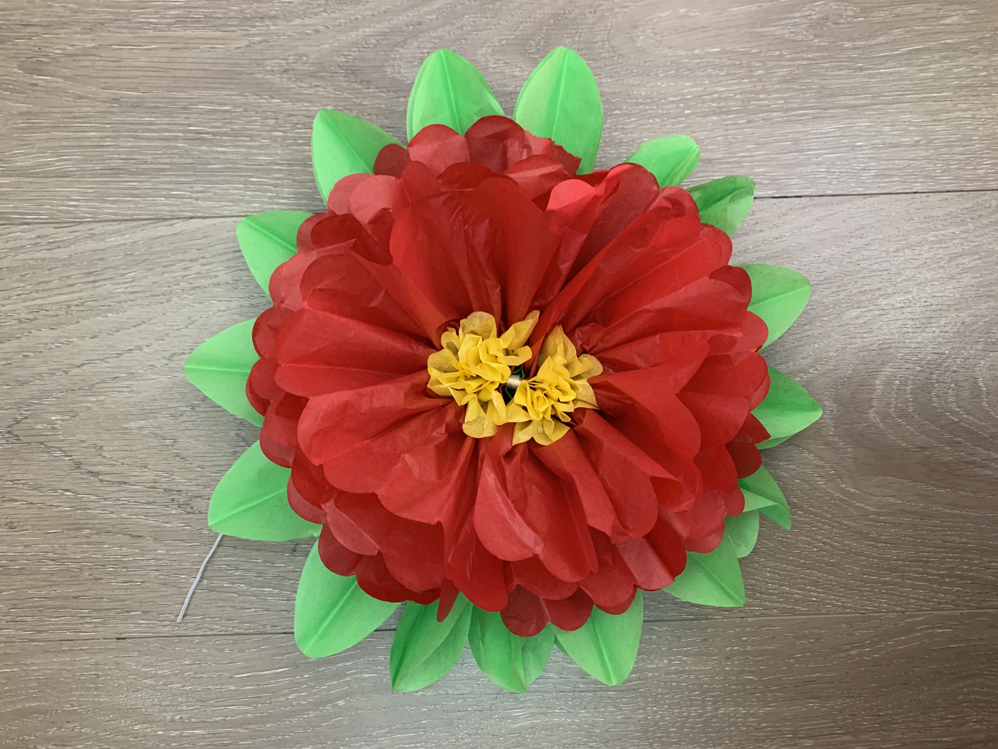 Daisy multi-layer paper flower hanging ornaments, hand-decorated for festivals, wedding background walls, creative display items, and decorative items Application Scenario