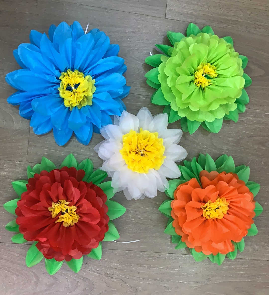 Daisy multi-layer paper flower hanging ornaments, hand-decorated for festivals, wedding background walls, creative display items, and decorative items Specification image
