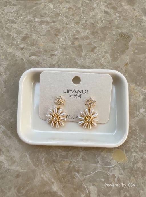 丽梵蒂超仙花朵仿珍珠耳环度假风气质百搭欧美夸张大气耳坠配饰耳饰