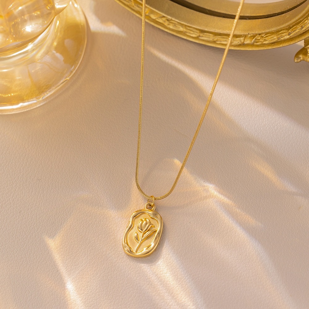 A fashionable and simple metal necklace is a versatile, trendy and personalized accessory for women. A chain collar is a perfect gift for girls detail image 2