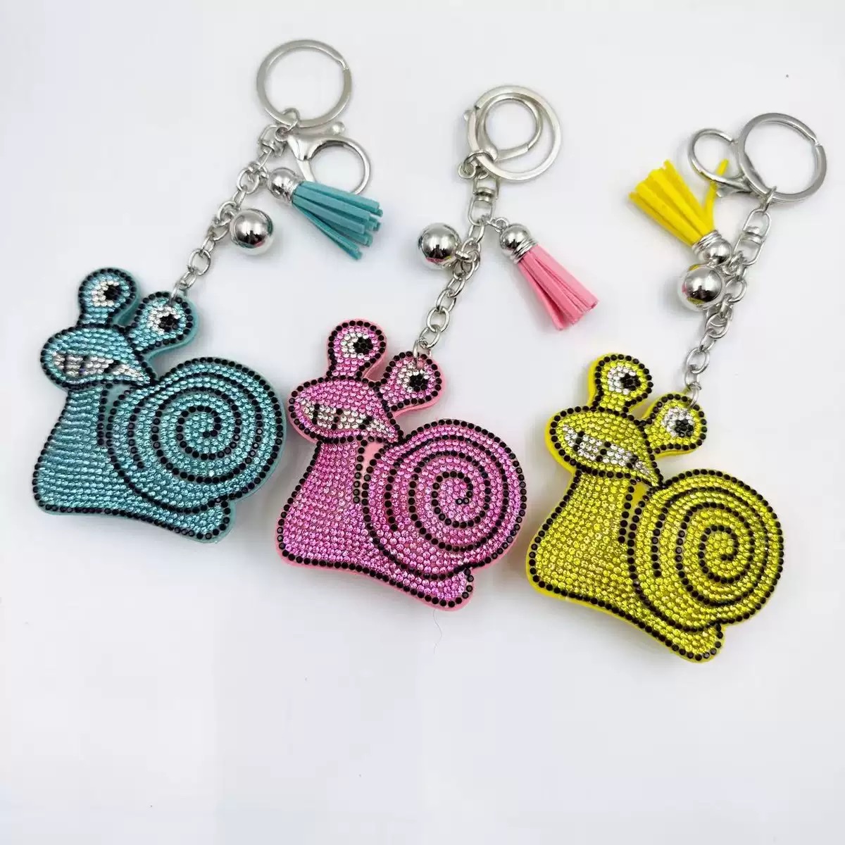 山茶花烫钻包包挂件新款创意小香风钥匙扣时尚装饰挂饰图案设计烫钻白底实物图