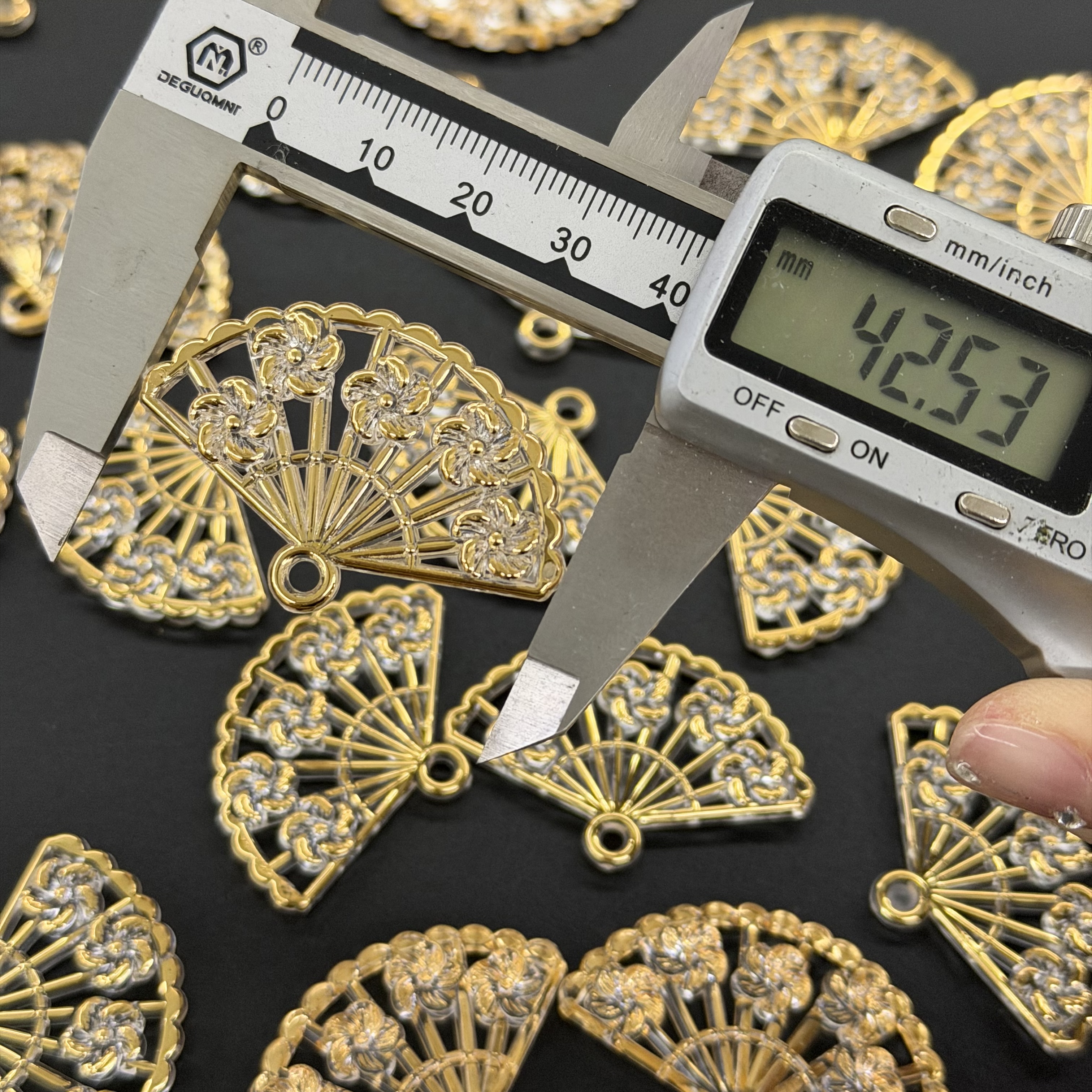 Ancient-style folding fan hollowed-out pendant, golden transparent DIY jewelry accessory, handcrafted hairpin material