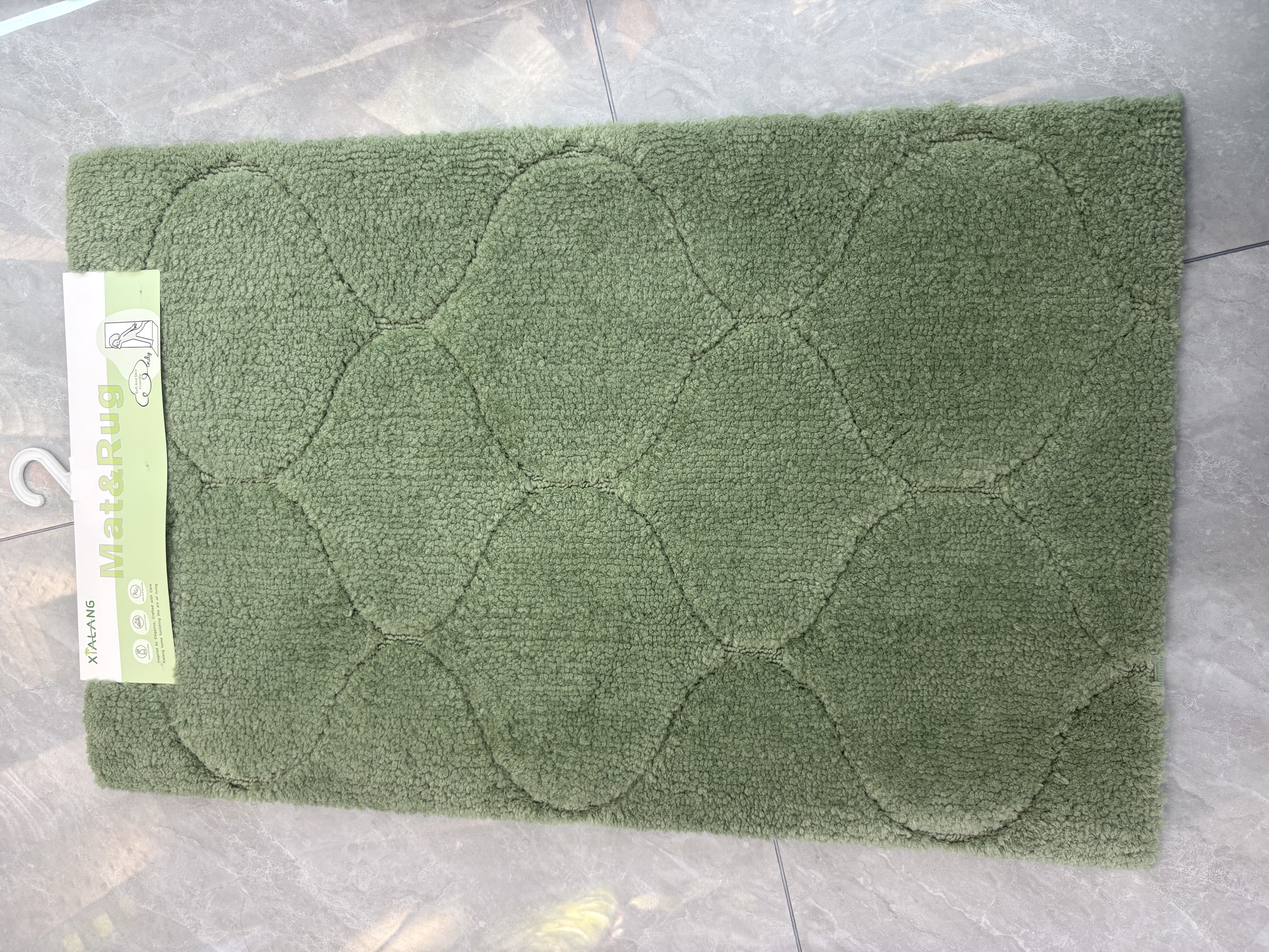 Thickened warm floor mat for living room and bedroom, anti-slip soft and comfortable carpet for home use