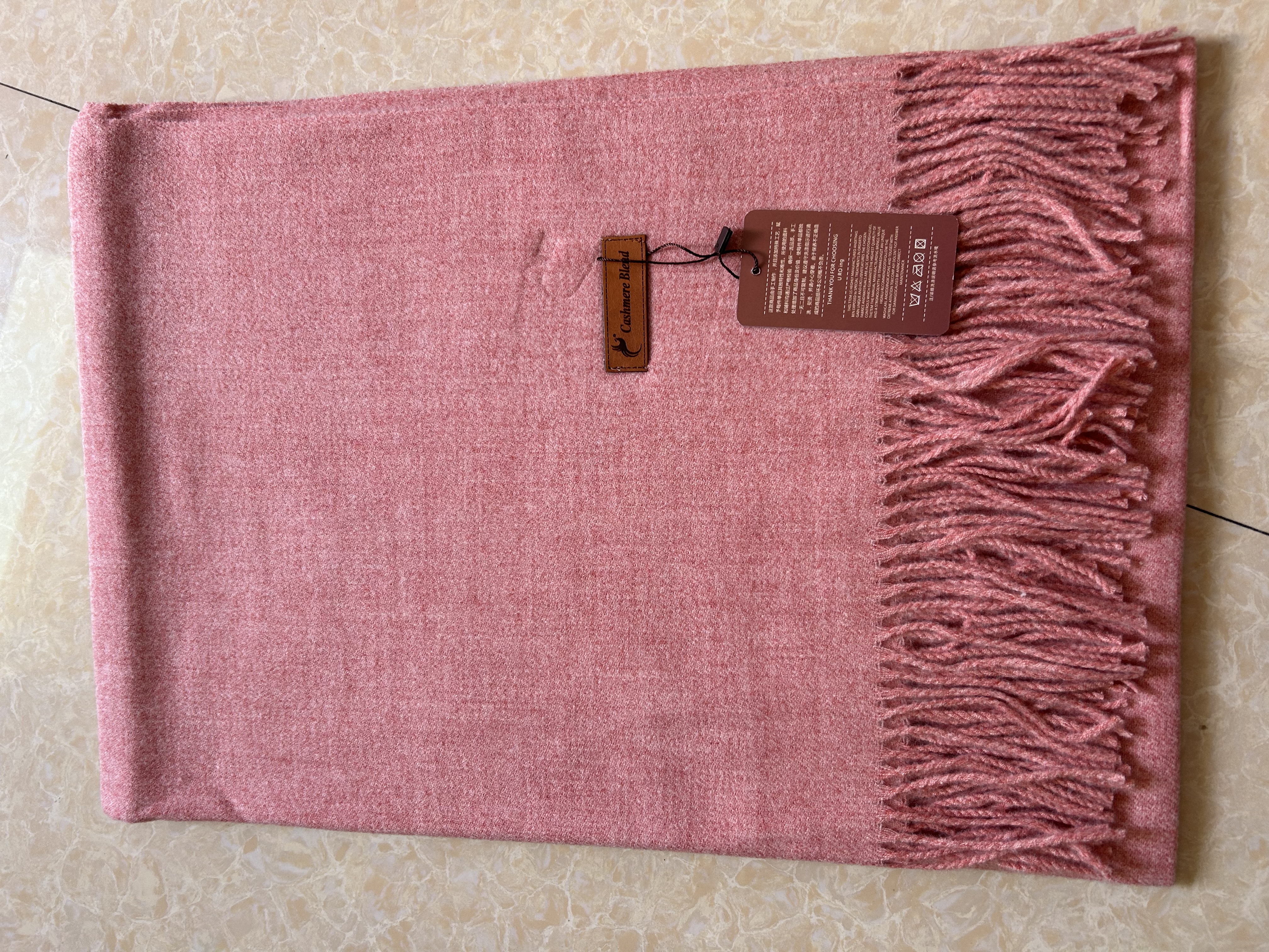 A thick and long faux cashmere scarf that is warm, fashionable and versatile for autumn and winter Application Scenario