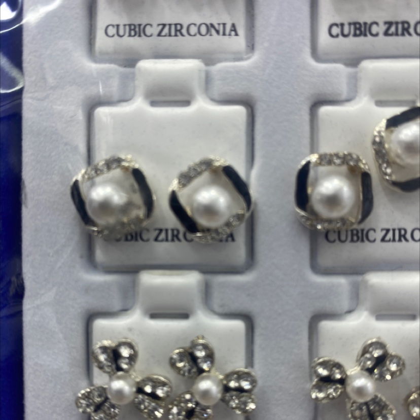 小众设计耳钉 简约时尚饰品 适合日常佩戴ccb