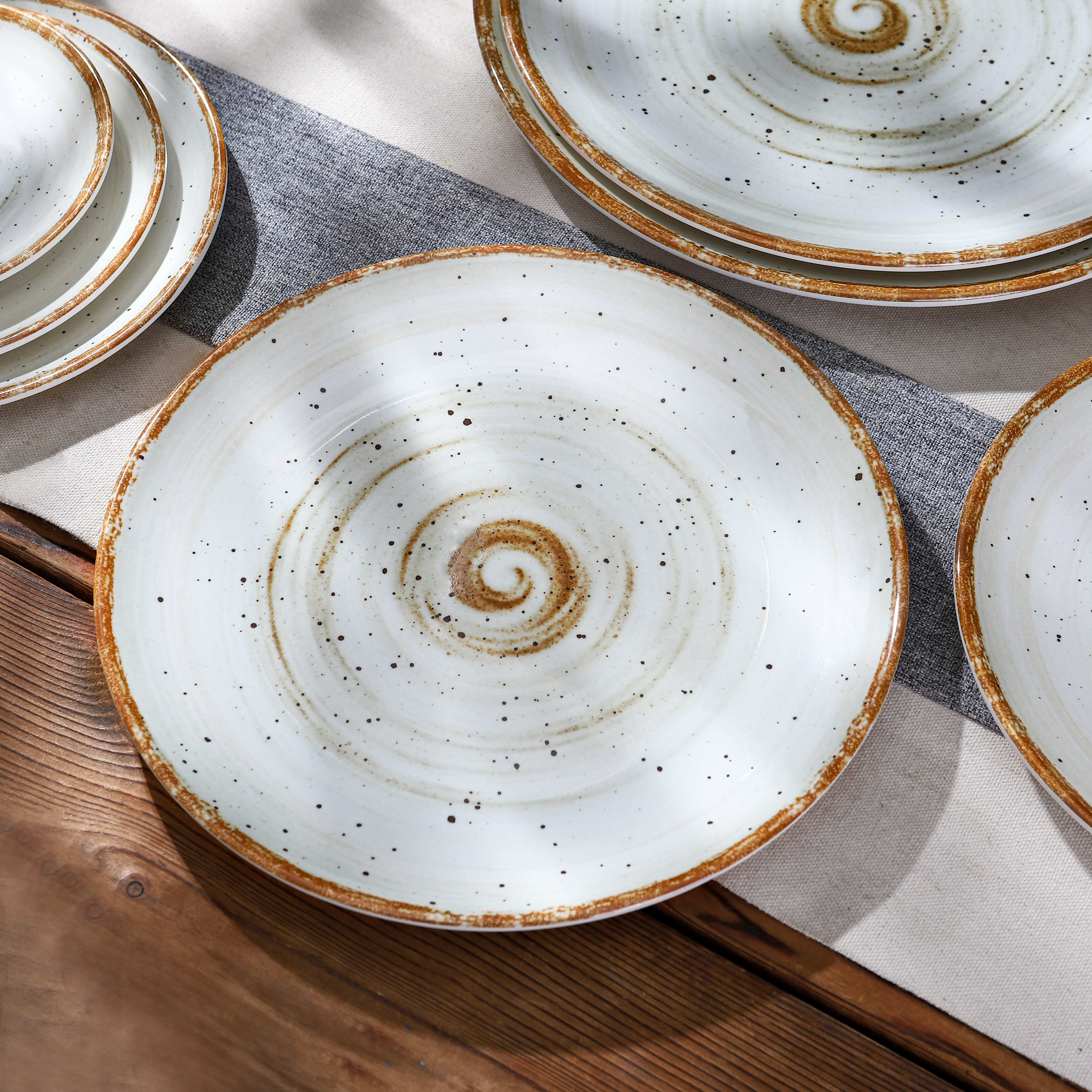 Retro melamine dinner plates, high-end hotel supplies, special plates and bowls for hot pot restaurants and barbecue restaurants Application Scenario