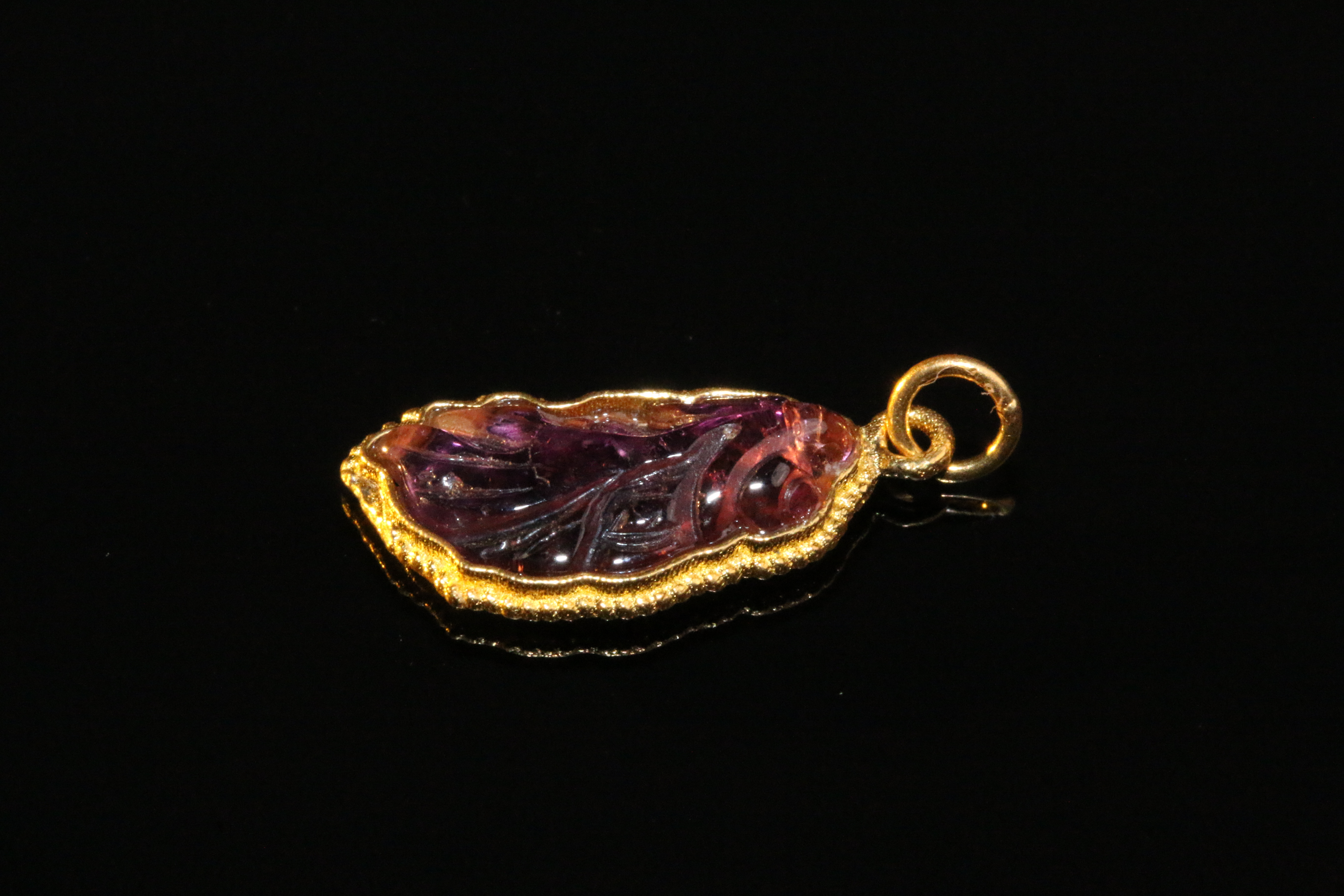Fashionable and simple metal pendant necklace, a delicate and niche accessory for women, daily matching jewelry box gift