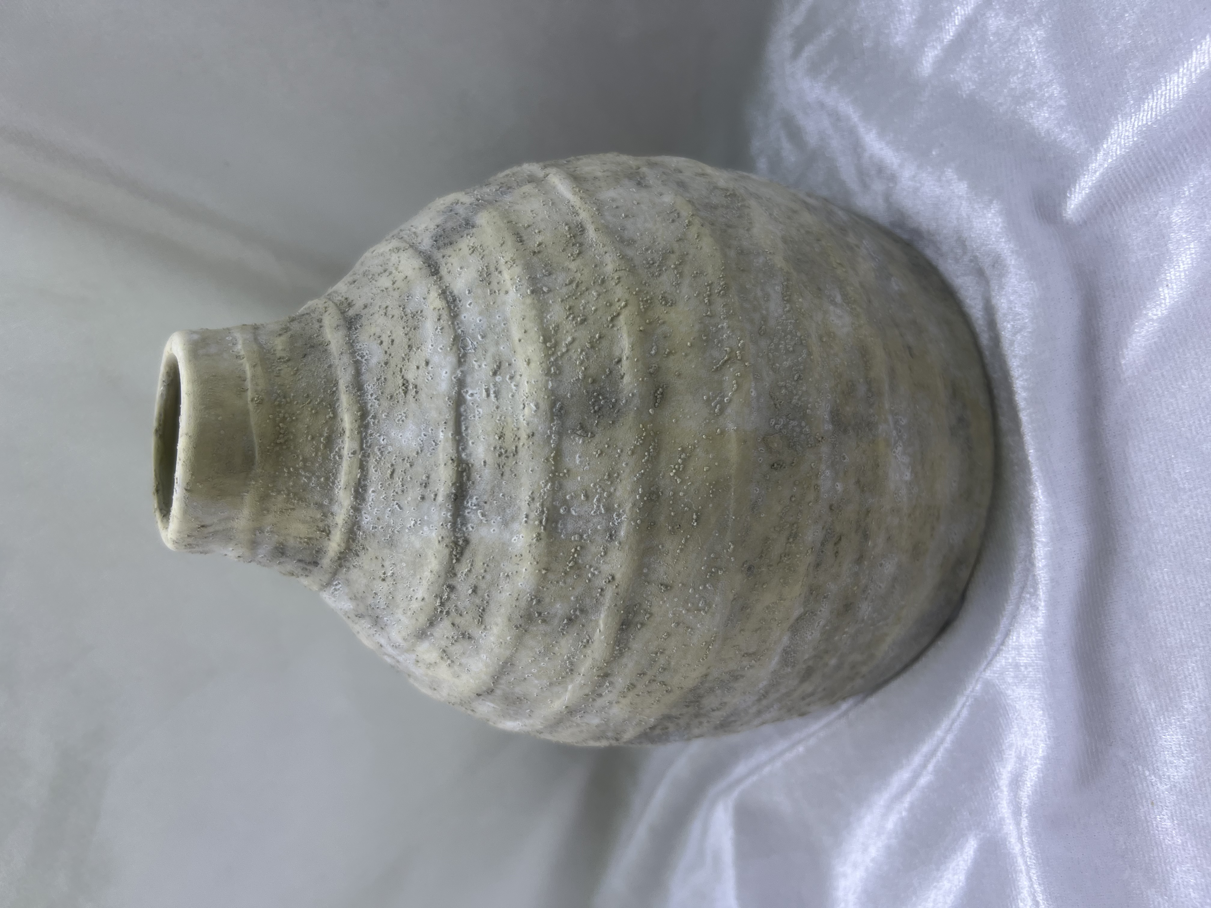 Jasmine tea in earthenware jars is fragrant, long-lasting and can be brewed for a long time. Tea canning tea sets Item Picture