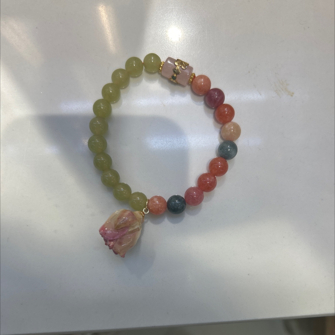 Natural crystal bracelet is an exquisite, simple and fashionable accessory. It's a gift for your girlfriend and a daily wear for girls