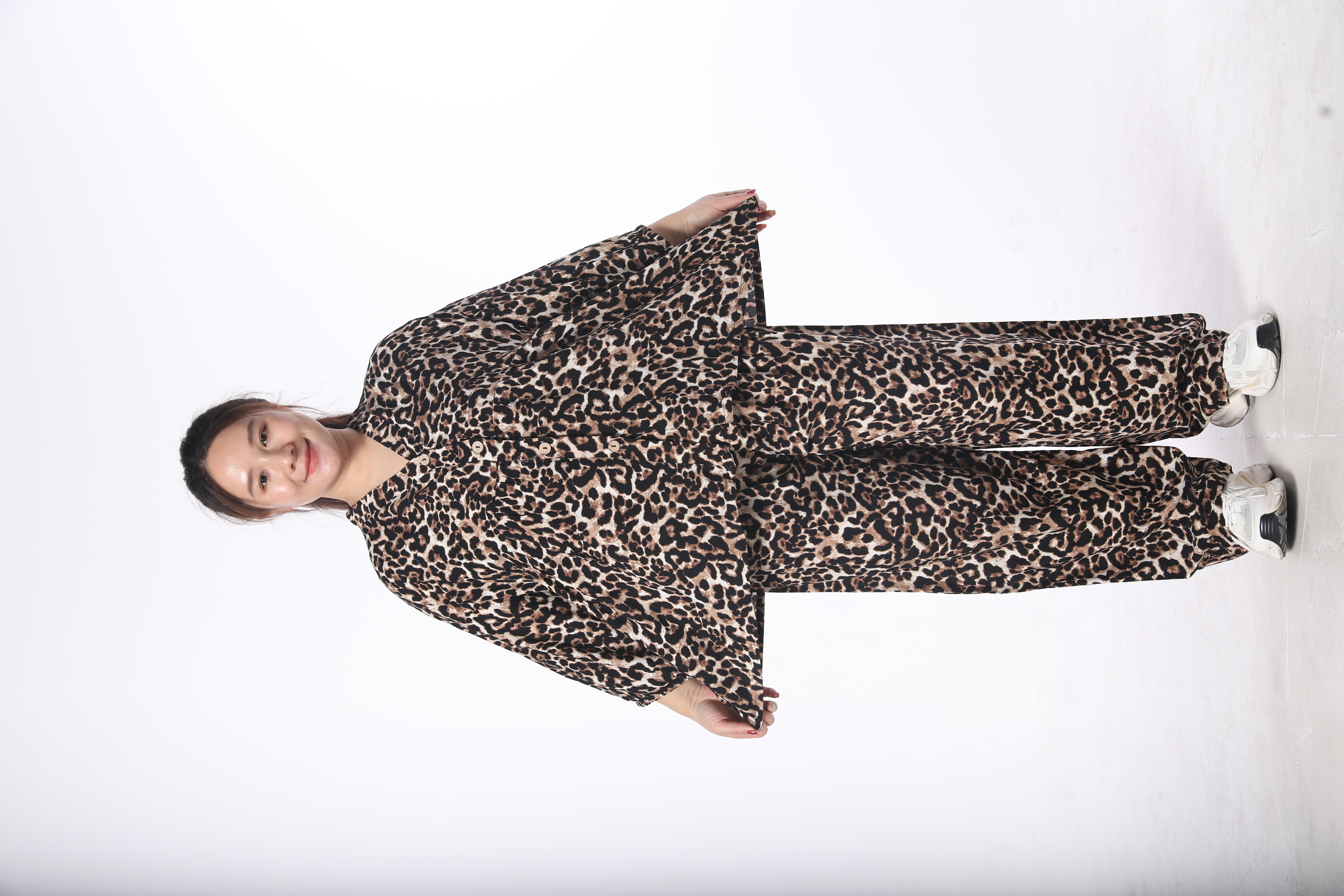 Leopard print pattern cotton fabric pajamas and home wear set for spring, summer and autumn, artificial cotton, comfortable, fashionable and casual, plus-size