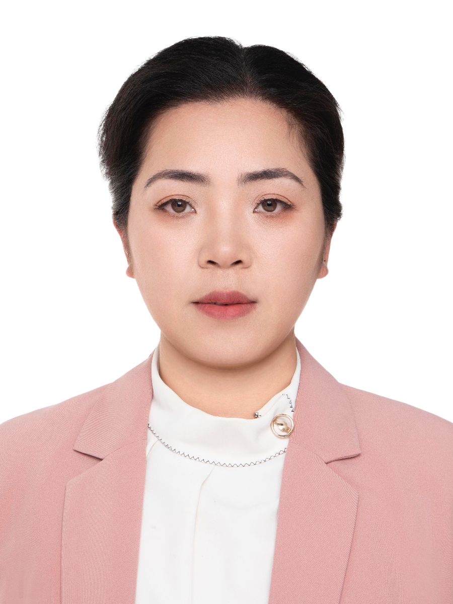 Nicole的名片