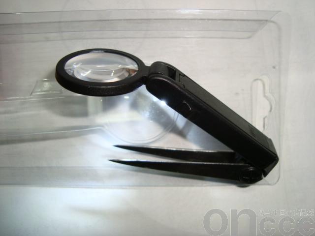 Tweezers, clips and magnifying glasses
