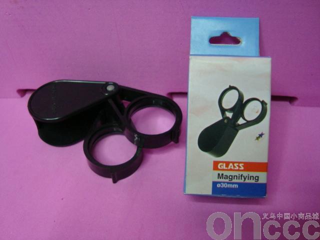 2 Open the folding magnifying glass