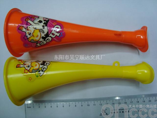 Plastic horn toy