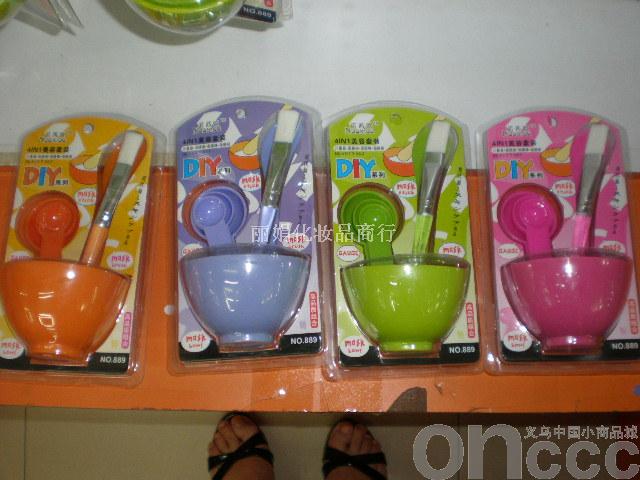 A six-piece mask bowl brush