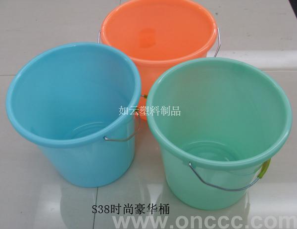 Wholesale supply of plastic fashion luxury barrel S38