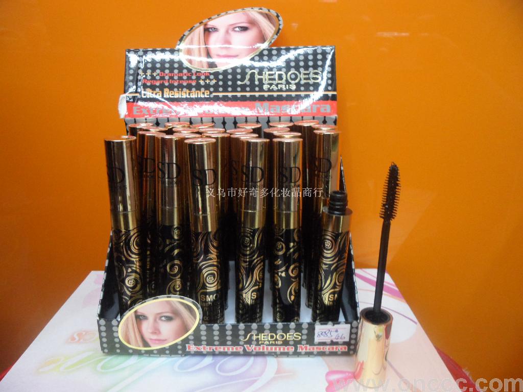 Show 24 pieces of waterproof and increased mascara