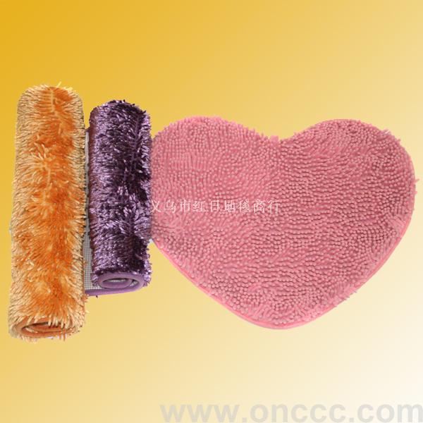 The heart-shaped chenille rug is warm and cozy