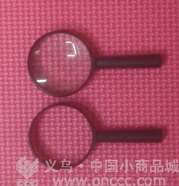 Plastic magnifying glass