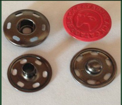 Four-piece set of snap fasteners, quick-release buttons, and four-way clasp