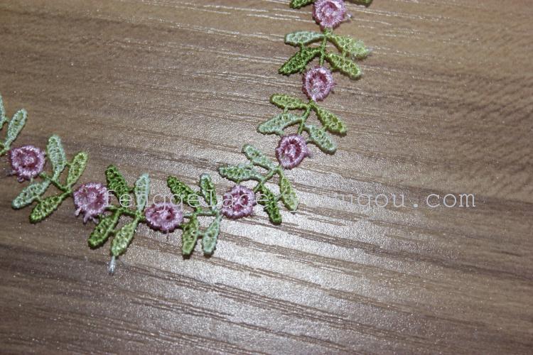 The flower and grass circulation flower barcode lace YP-101179 is specially designed for water-soluble lace embroidery on scarves, cushions, clothing, etc. It has a wide range of applications and can be dyed in various colors details Picture