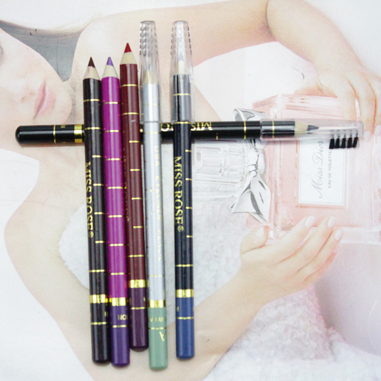 Wear eyebrow comb, eyebrow pencil, lip liner, eyeliner and blend colors