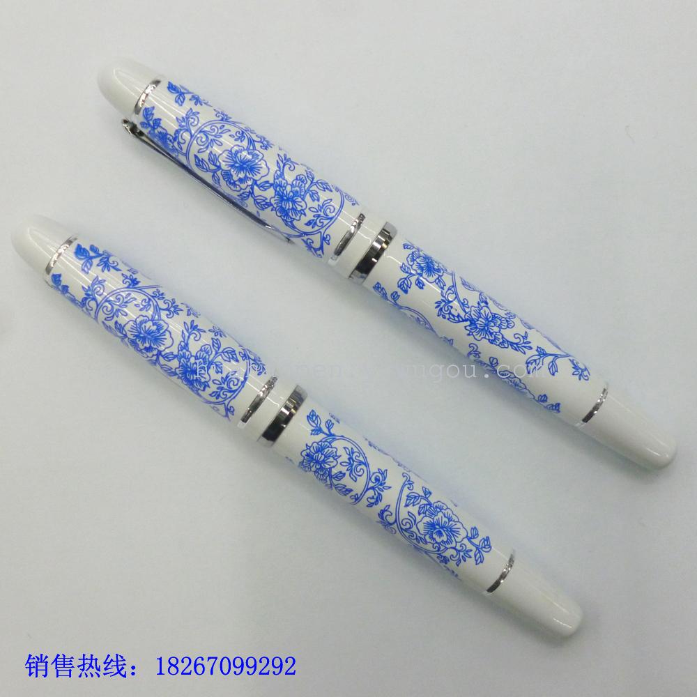 Huahao Factory offers bulk wholesale of blue and white porcelain pens. Blue and white porcelain ceramic pens are available for free printing and customization