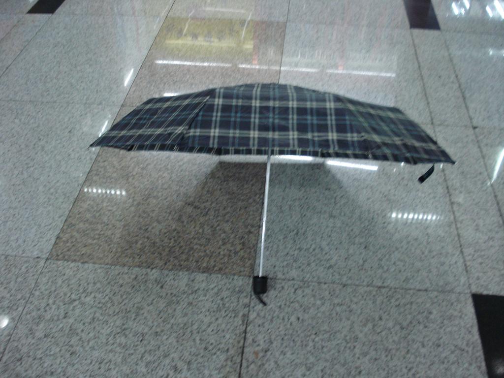 53CM three-fold ultra-mini hand-opening umbrella, export umbrella, weather umbrella, floral folding umbrella Specification image